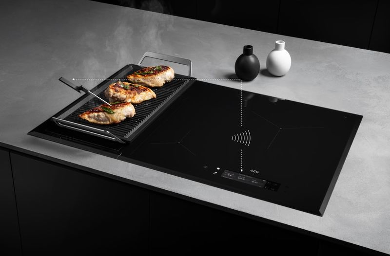Automated Self-Controlled Cooktops : AEG SenseCook